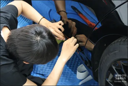 캐딜락 CTS 크롬죽이기 윈도우 및 도어 하단 몰딩 블랙 랩핑 시공 후기 / 부산 사상구