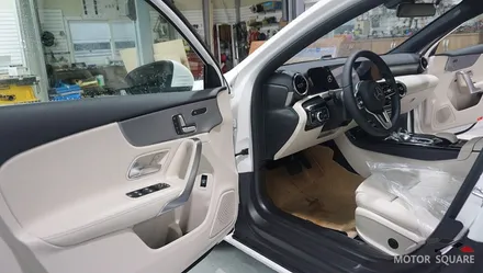 BENZ A220 세단 실내+송풍구 앰비언트라이트 : 키레스고(Keyless-go) 핸드폰 무선 충전기 패키지 과천 튜닝 / 경기 과천