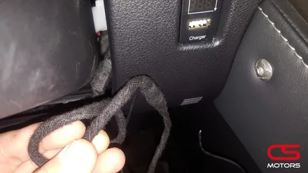 렉서스 그릴튜닝 NX300H F스포츠그릴과 립 교체로 멋지게 변신했습니다~거기다가 USB차저 설치로 휴대폰 충전을 편하게~~^^ / 경기 구리