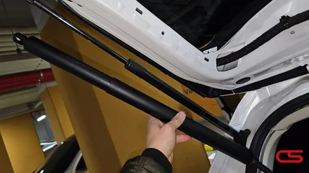 렉서스 NX300h 멋과 편의를 한번에! NX300h 순정형 전동트렁크 설치 및 전면 그릴튜닝 F스포츠 그릴 시공~ / 경기 구리