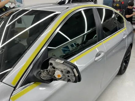 안성랩핑 BMW F10 5시리즈 크롬 죽이기+루프스킨+사이드미러 부분랩핑 시공 / 화성,수원,오산