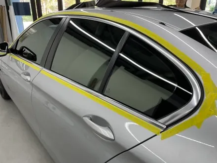안성랩핑 BMW F10 5시리즈 크롬 죽이기+루프스킨+사이드미러 부분랩핑 시공 / 화성,수원,오산