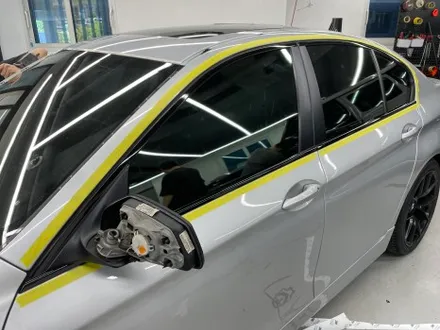 안성랩핑 BMW F10 5시리즈 크롬 죽이기+루프스킨+사이드미러 부분랩핑 시공 / 화성,수원,오산