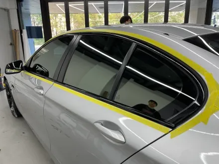 안성랩핑 BMW F10 5시리즈 크롬 죽이기+루프스킨+사이드미러 부분랩핑 시공 / 화성,수원,오산
