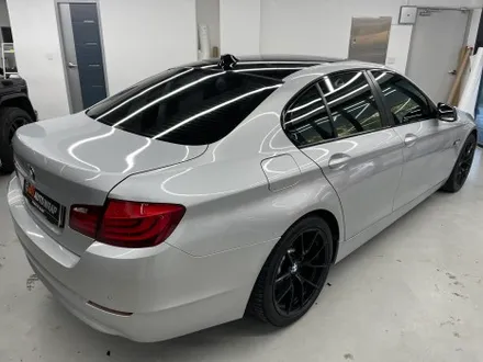 안성랩핑 BMW F10 5시리즈 크롬 죽이기+루프스킨+사이드미러 부분랩핑 시공 / 화성,수원,오산