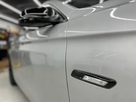 안성랩핑 BMW F10 5시리즈 크롬 죽이기+루프스킨+사이드미러 부분랩핑 시공 / 화성,수원,오산