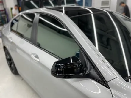 안성랩핑 BMW F10 5시리즈 크롬 죽이기+루프스킨+사이드미러 부분랩핑 시공 / 화성,수원,오산