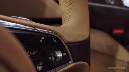 벤틀리 벤테이가 핸들가죽에 생긴 스크래치 [Bentley Bentayga 핸들복원 _커스텀매드] #가죽복원 #시트복원 #실내복원 #핸들까짐 / 부산 기장경기 광주시 문형동