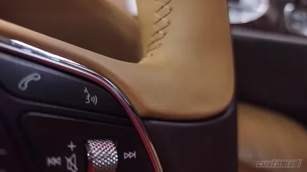 벤틀리 벤테이가 핸들가죽에 생긴 스크래치 [Bentley Bentayga 핸들복원 _커스텀매드] #가죽복원 #시트복원 #실내복원 #핸들까짐 / 부산 기장경기 광주시 문형동