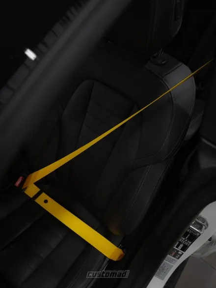 전기차도 튜닝할 수 있다  [BMW 전기차 i4 컬러 안전벨트 교체 시공 _부산 커스텀매드]