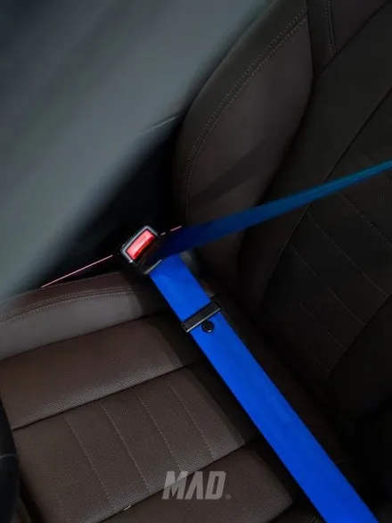[수원.용인 | 자동차 실내 커스텀 전문점] BMW i4 코발트 블루 컬러 안전벨트 교체 튜닝! 가격, BMW의 B는 Blue의 약자였나? / 부산 기장경기 광주시 문형동