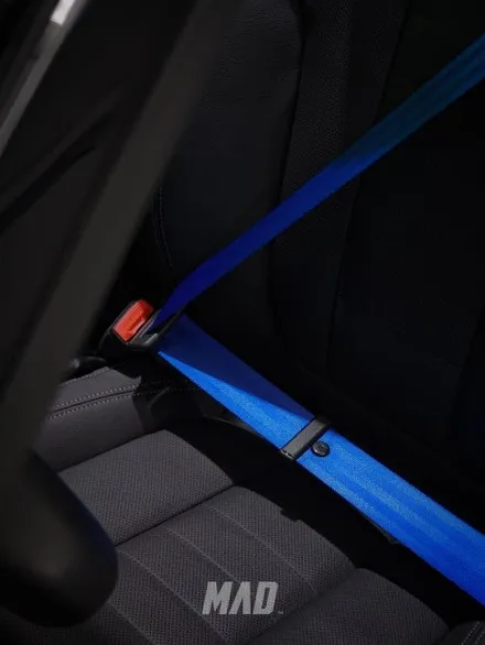 BMW에 가장 잘어울리는 안전벨트 컬러? [BMW i4 컬러 안전벨트 교체 _ 커스텀매드] / 부산 기장경기 광주시 문형동