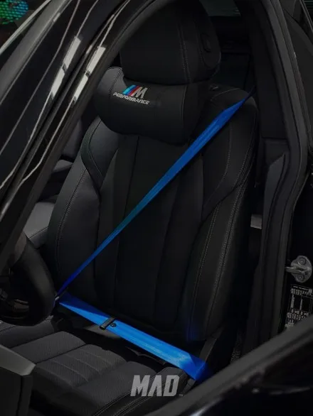 BMW에 가장 잘어울리는 안전벨트 컬러? [BMW i4 컬러 안전벨트 교체 _ 커스텀매드] / 부산 기장경기 광주시 문형동