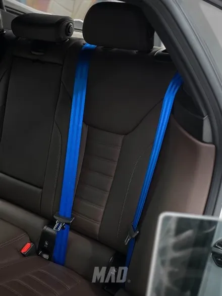 [수원.용인 | 자동차 실내 커스텀 전문점] BMW i4 코발트 블루 컬러 안전벨트 교체 튜닝! 가격, BMW의 B는 Blue의 약자였나? / 부산 기장경기 광주시 문형동