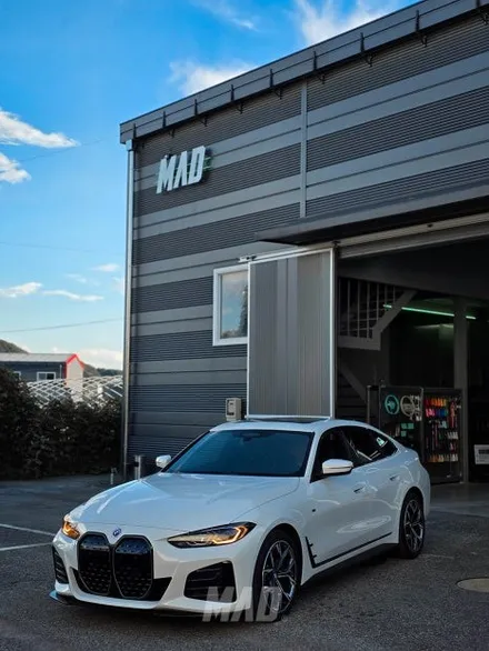 [수원.용인 | 자동차 실내 커스텀 전문점] BMW i4 코발트 블루 컬러 안전벨트 교체 튜닝! 가격, BMW의 B는 Blue의 약자였나? / 부산 기장경기 광주시 문형동