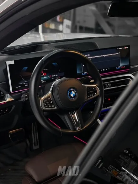 [수원.용인 | 자동차 실내 커스텀 전문점] BMW i4 코발트 블루 컬러 안전벨트 교체 튜닝! 가격, BMW의 B는 Blue의 약자였나? / 부산 기장경기 광주시 문형동
