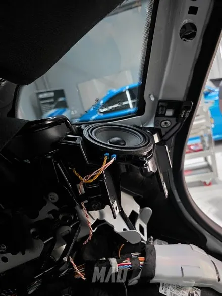 [수원.용인 | 자동차 실내 커스텀 전문점] BMW i4 코발트 블루 컬러 안전벨트 교체 튜닝! 가격, BMW의 B는 Blue의 약자였나? / 부산 기장경기 광주시 문형동
