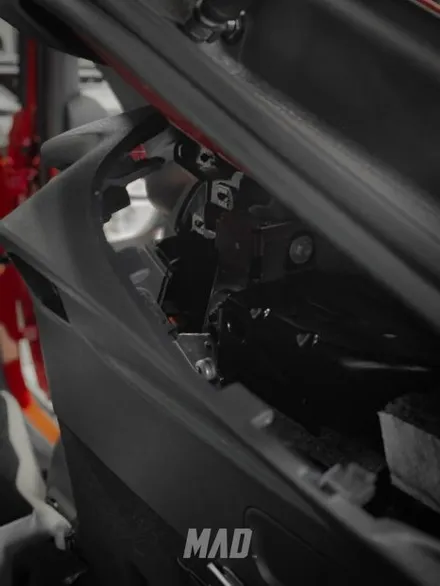 GLC300 파타고니아 레드와 안전벨트 깔맞춤하기 [벤츠 GLC300 레드컬러 안전벨트 교체 _ 커스텀매드 서울.경기 수도권] / 부산 기장경기 광주시 문형동