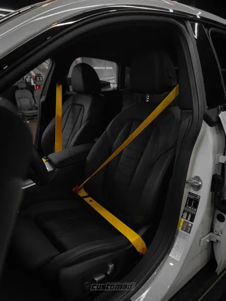 전기차도 튜닝할 수 있다  [BMW 전기차 i4 컬러 안전벨트 교체 시공 _부산 커스텀매드]