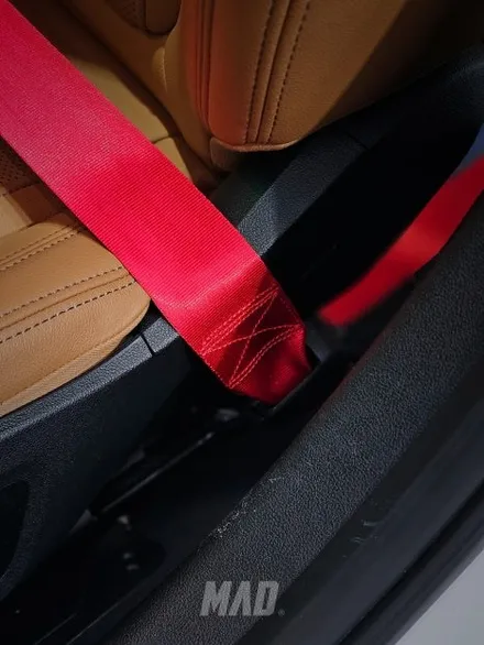 BMW G20 320i 브라운 시트 블루 컬러 안전벨트 교체 [서울.경기 | 자동차 실내 튜닝 전문점] / 부산 기장경기 광주시 문형동