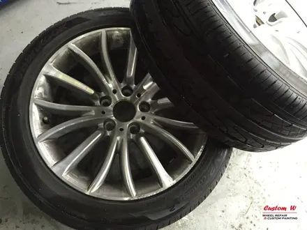 BMW 520D 럭셔리 모델 조수석 프론트,리어 휠 상처수리를 위해 다이아몬드컷팅 휠수리를 했습니다. / 용인 처인구