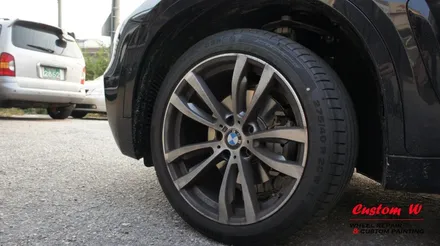 100주년을 기념해서 나온 BMW X6 30D 한정 모델의 블랙 휠도색과 블루 캘리퍼도색. / 용인 처인구