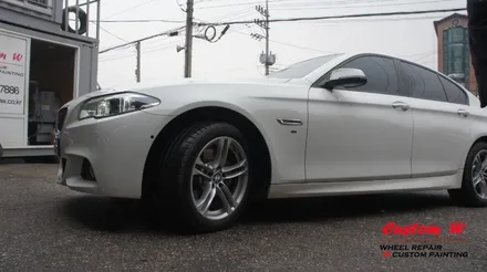 블랙 휠도색과 블루 캘리퍼도색 조합으로 BMW 520D M 에어로 다이나믹프로를 더 새롭게 변화시키다. / 용인 처인구