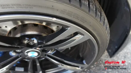 일반적인 다이아몬드컷팅 휠의 마감과는 조금 다른 BMW M4의 19인치 다이아몬드컷팅 휠수리. / 용인 처인구