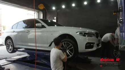 BMW 신형 5시리즈 G30 530I의 신차 구경하기 그리고 블랙유광 휠도색(달라진 PCD와 허브 사이즈). / 용인 처인구