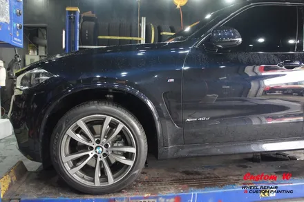 BMW X5 40D 신차 패키지가 된 블랙유광 휠도색과 블루 캘리퍼도색. / 용인 처인구