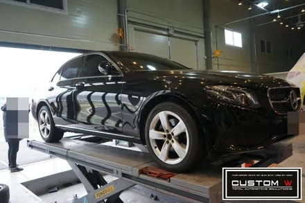 커스텀W에서 벤츠 W213 E220d 기본 실버 휠을 다이아몬드컷팅 휠수리로 블랙폴리시 휠로 만들다. / 용인 처인구