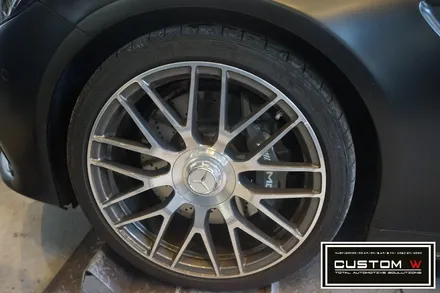 벤츠 W205 C63 AMG 휠 블랙유광 휠도색, 레드 AMG 캘리퍼도색. / 용인 처인구