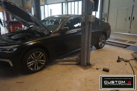 BMW G바디 7시리즈 블랙유광 휠도색, M퍼포먼스 블루 캘리퍼도색. / 용인 처인구