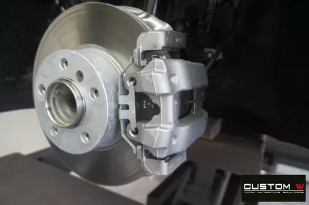 신차 출고 후, 곧바로 입고된 BMW 420i 블랙 유광 휠도색, 레드 캘리퍼 도색. / 용인 처인구