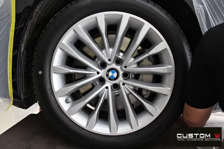 BMW G30 530i 블랙유광 휠 도색, 블루 캘리퍼 도색 / 용인 처인구