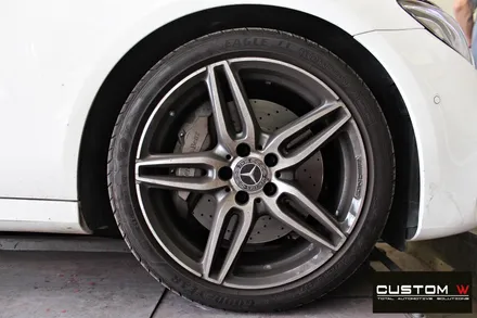 벤츠 E300 AMG LINE 블랙유광 휠 도색 + 레드 캘리퍼 도색 / 용인 처인구