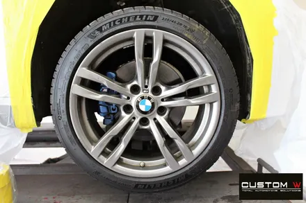 BMW 320i M패키지 블랙유광 휠도색 + 허브 방청 레드 캘리퍼 도색 / 용인 처인구