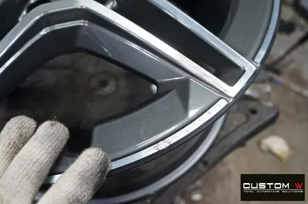 벤츠 GLC300e 휠 상처 수리 후 블랙유광 휠도색 + 레드 캘리퍼 도색 / 용인 처인구