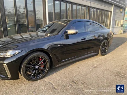 BMW i4 M50 기존 도색 제거 약품 박리 후, 블랙 폴리시 휠 + 블루 캘리퍼 도색 / 용인 처인구