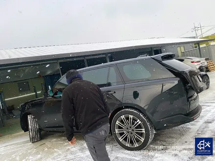 대설특보?! 문제없습니다_!! :-) 레인지로버 풀체인지 모델  신형 보그 P530 23인치 블랙 유광 휠도색 그리고  레드 캘리퍼 도색 작업까지_! / 용인 처인구