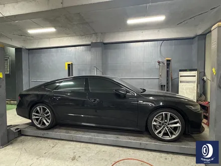 자주 입고되는 아우디  A7 20인치 휠 상처 수리 후,  다이아몬드 커팅 가공 작업 + 블랙 휠도색 작업으로  멋지게 블랙 폴리시 휠 작업 그리고 레드 캘리퍼 도색 작업까지_! / 용인 처인구