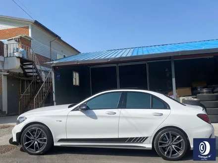 벤츠 C43 AMG 휠 상처 수리 후, 다이아몬드 커팅 가공을 이용한 블랙 폴리시 투톤 휠 커스텀 도색 / 용인 처인구