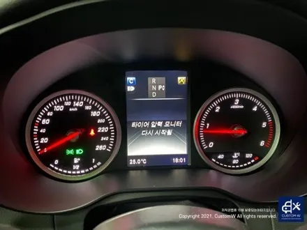 타 업체 잘못된 수리 도색 이력이 있는 벤츠 GLC220D 제거 후, 블랙 유광 휠도색 재작업 + 지저분한 캘리퍼 고착된 분진 및 부식 제거 후, 캘리퍼 도색 / 용인 처인구