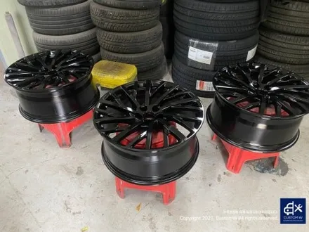 아우디 인증 중고차 상품화 작업  A8L(롱바디)  55TFSI CNC 다이아몬드 커팅 가공을 이용한 블랙 폴리시 휠 커스텀 도색 작업 그리고 블랙 캘리퍼 도색 작업까지_! / 용인 처인구