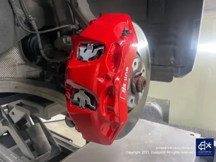 아우디 A7 50TDI 20인치 휠 상처 수리 후, 다이아몬드 커팅 가공을 이용한 블랙 폴리시 휠 커스텀 도색 작업 그리고 레드 캘리퍼 도색 작업까지_! / 용인 처인구