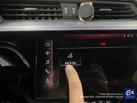 제발 이렇게 좀 작업하지 마세요... 아우디 이트론 휠 수리 도색 불량 기존 도막 제거 약품 박리 후, 블랙 유광 휠도색 그리고 애시드 그린 형광 캘리퍼 도색까지. / 용인 처인구