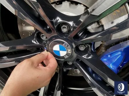 이건 아닌데.. 슬픈 사연이 있는 BMW M2 잘못된 휠 수리 이력이 있는 437M 휠 기존 페인트 제거 약품 박리 후 알루미늄 상태에서 올바른 공정으로 재작업 / 용인 처인구