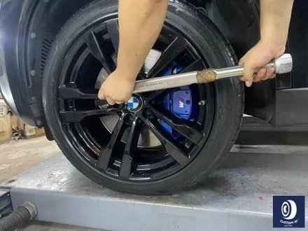 BMW F15 X5 50D 20인치 블랙 유광 휠도색  / 심각한 부식과 고착된 분진... 지저분함 그 자체 ㅠㅠ  깔끔하게 제거하고 블루 캘리퍼 도색 : - ) / 용인 처인구