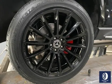 벤츠 GLE450 타 업체 잘못된 수리 도색 이력 / 기존 페인트 제거 (약품 박리) 후, 마차휠 블랙 유광 휠도색 + 레드 캘리퍼 도색 / 용인 처인구