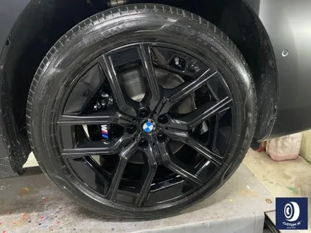 BMW G70 신형 7시리즈 740i 907M 블랙 유광 휠도색 (플라스틱 휠 커버 20개 포함) + 블랙 캘리퍼 도색 / 용인 처인구